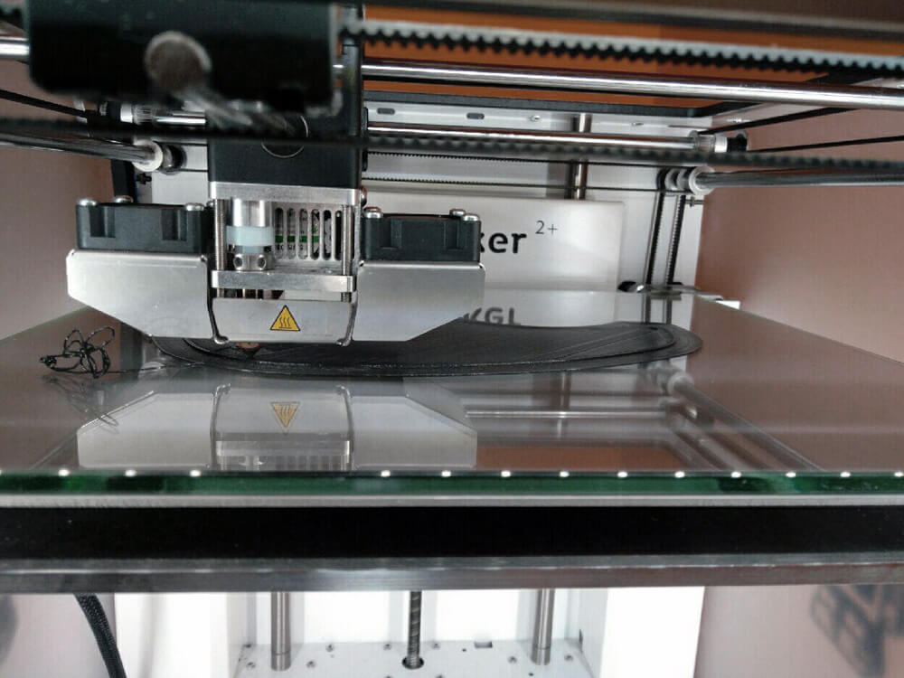 3D Drucker Heizbett im Einsatz: Fertige Heizbett 3D Drucker machen es einfach, ein 3D Druckbett empfiehlt sich für viele Filamente.